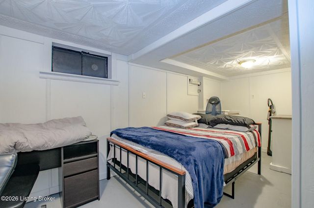 427 S Deepwood Dr, Radcliff, KY 40160