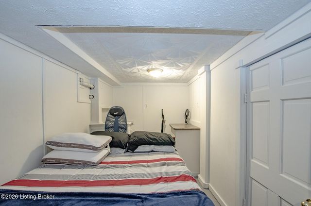 427 S Deepwood Dr, Radcliff, KY 40160