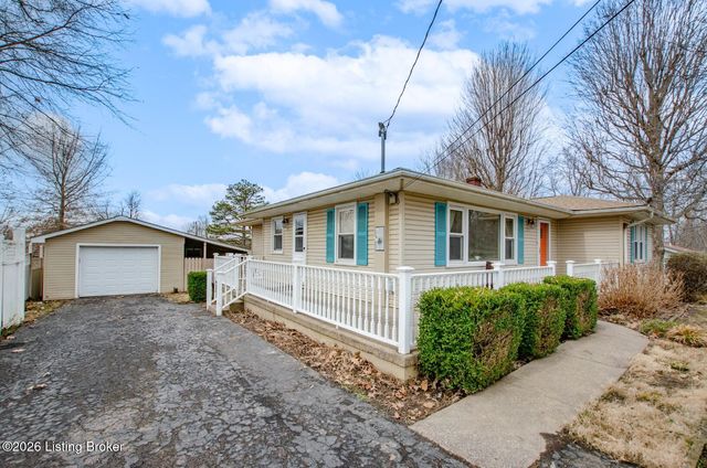 427 S Deepwood Dr, Radcliff, KY 40160