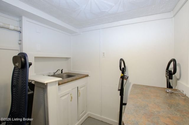 427 S Deepwood Dr, Radcliff, KY 40160