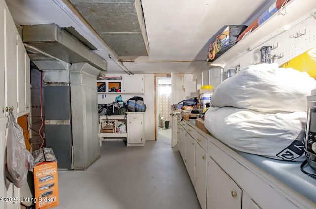 427 S Deepwood Dr, Radcliff, KY 40160