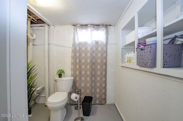 427 S Deepwood Dr, Radcliff, KY 40160