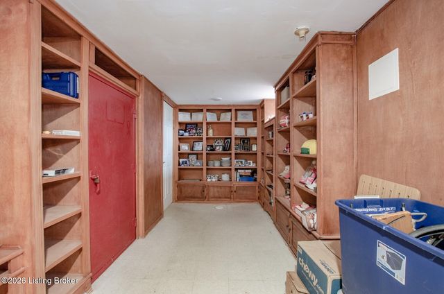 427 S Deepwood Dr, Radcliff, KY 40160