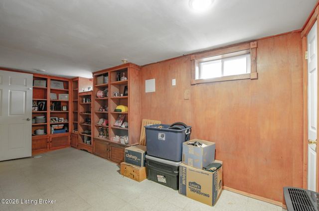 427 S Deepwood Dr, Radcliff, KY 40160