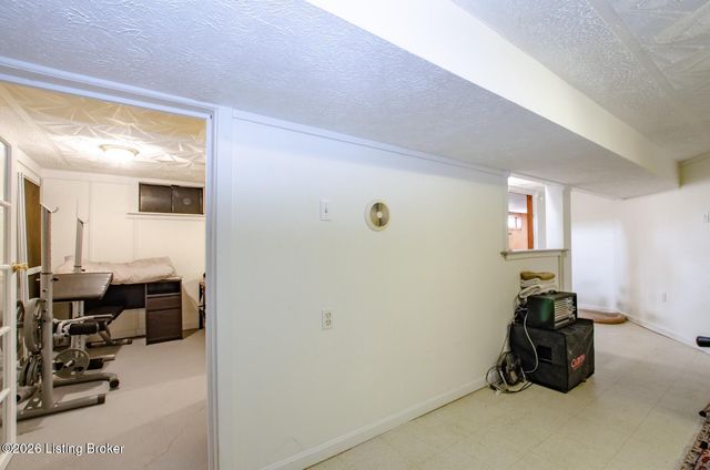 427 S Deepwood Dr, Radcliff, KY 40160