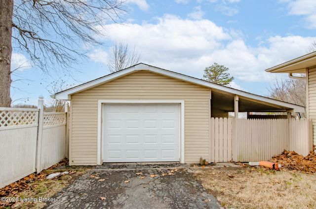 427 S Deepwood Dr, Radcliff, KY 40160