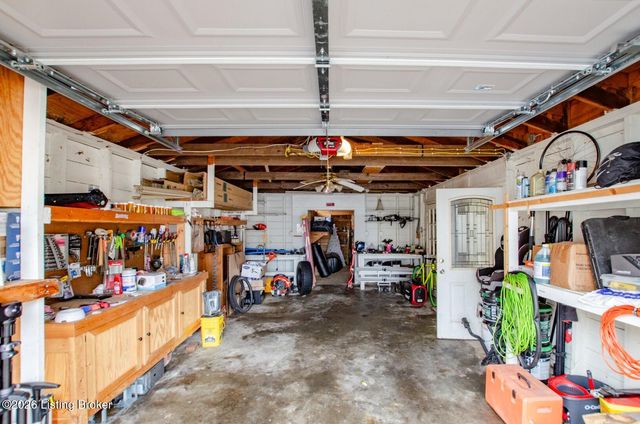 427 S Deepwood Dr, Radcliff, KY 40160