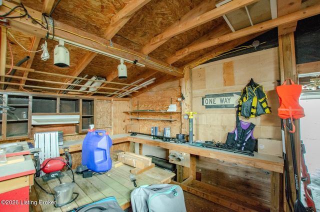 427 S Deepwood Dr, Radcliff, KY 40160