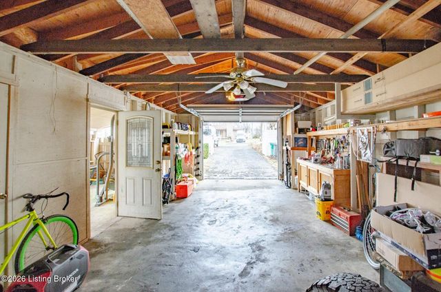 427 S Deepwood Dr, Radcliff, KY 40160