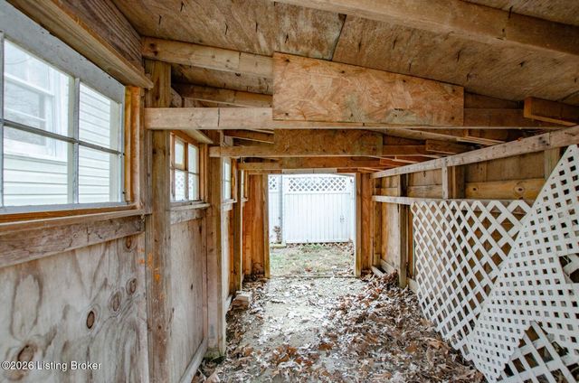 427 S Deepwood Dr, Radcliff, KY 40160