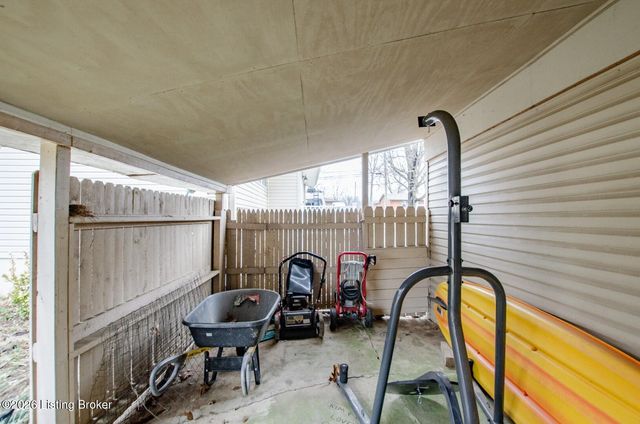 427 S Deepwood Dr, Radcliff, KY 40160