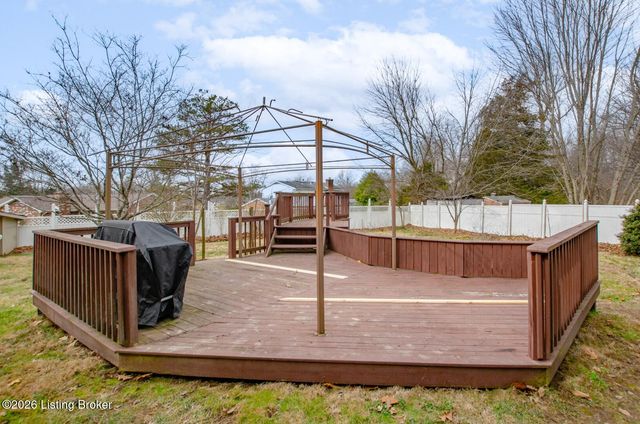 427 S Deepwood Dr, Radcliff, KY 40160