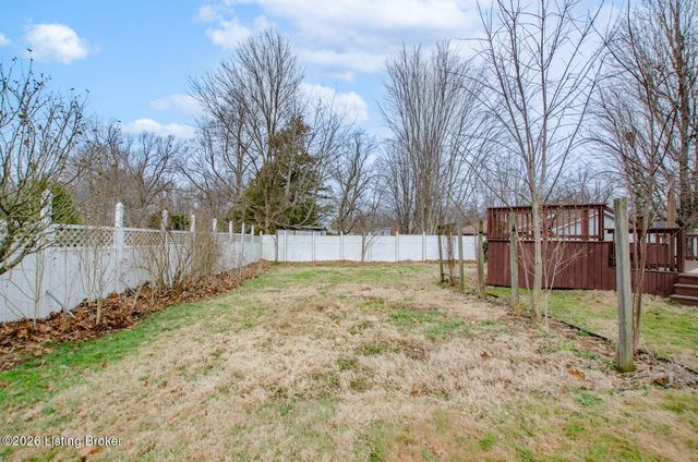 427 S Deepwood Dr, Radcliff, KY 40160