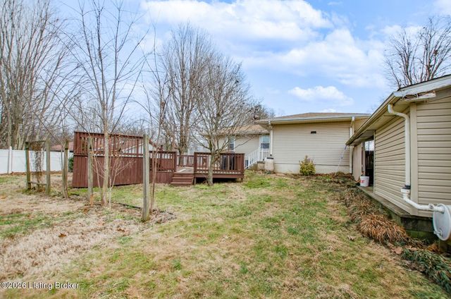 427 S Deepwood Dr, Radcliff, KY 40160