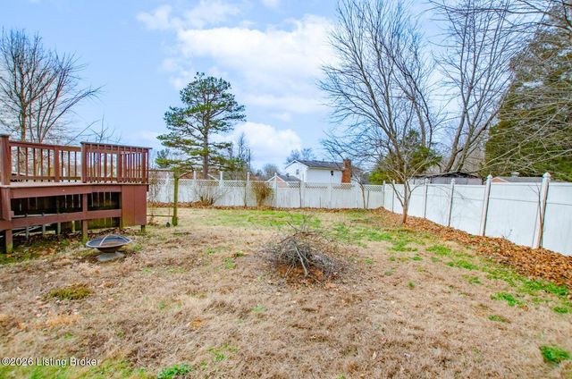 427 S Deepwood Dr, Radcliff, KY 40160