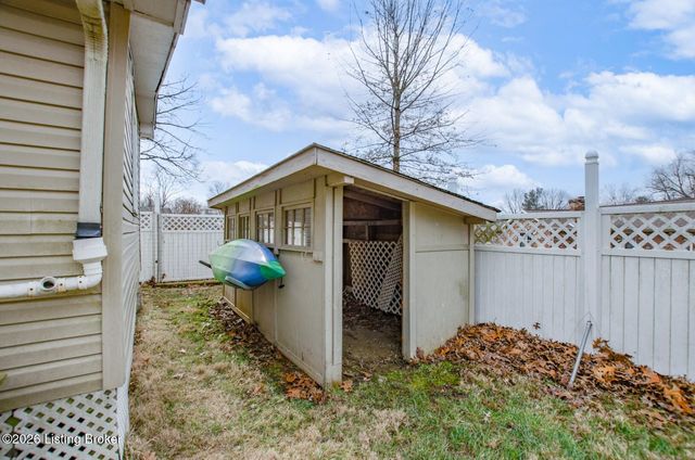 427 S Deepwood Dr, Radcliff, KY 40160