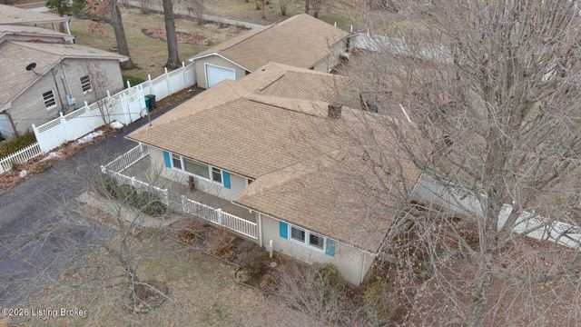 427 S Deepwood Dr, Radcliff, KY 40160