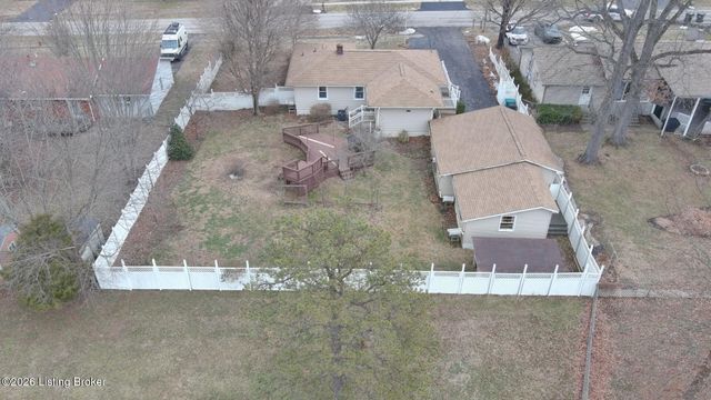 427 S Deepwood Dr, Radcliff, KY 40160