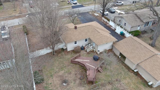 427 S Deepwood Dr, Radcliff, KY 40160