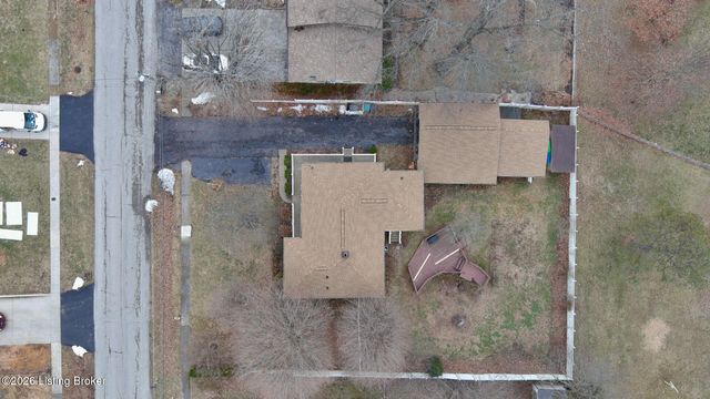 427 S Deepwood Dr, Radcliff, KY 40160