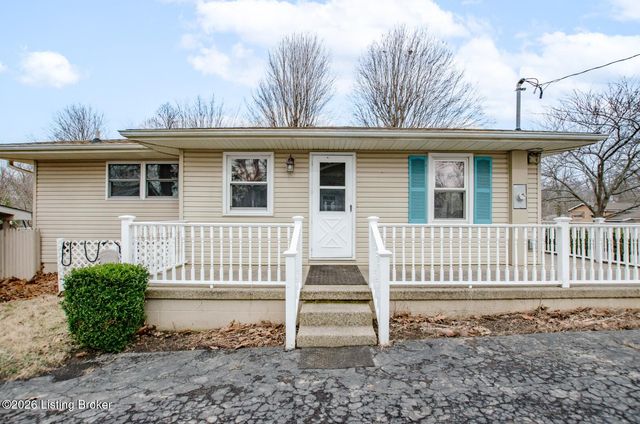 427 S Deepwood Dr, Radcliff, KY 40160