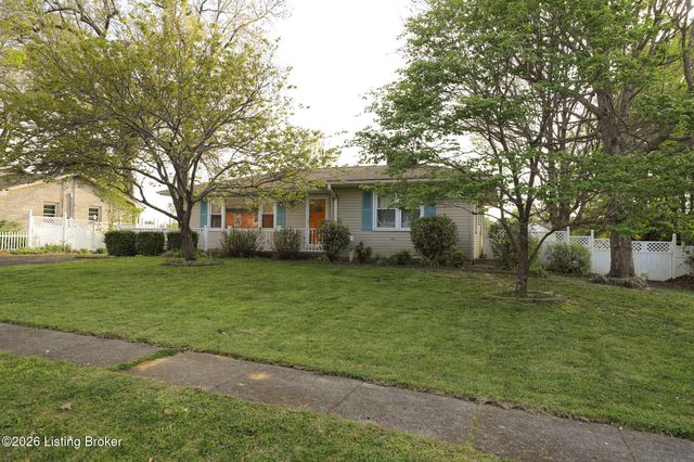 427 S Deepwood Dr, Radcliff, KY 40160