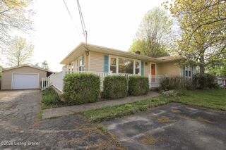 427 S Deepwood Dr, Radcliff, KY 40160