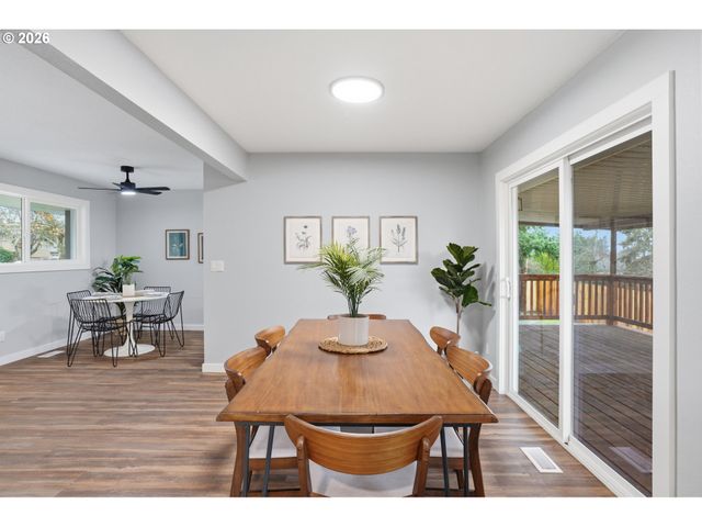 17745 Ne WASCO St, Portland, OR 97230