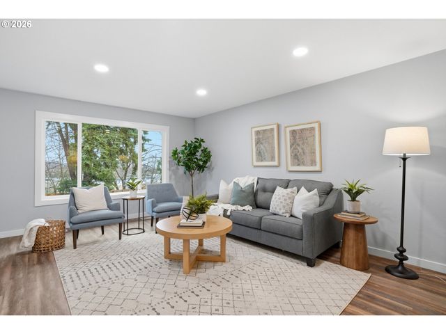 17745 Ne WASCO St, Portland, OR 97230