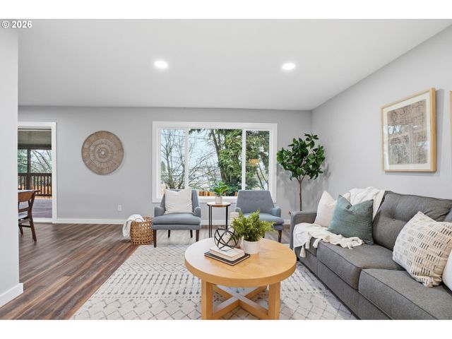 17745 Ne WASCO St, Portland, OR 97230