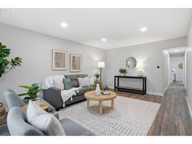 17745 Ne WASCO St, Portland, OR 97230