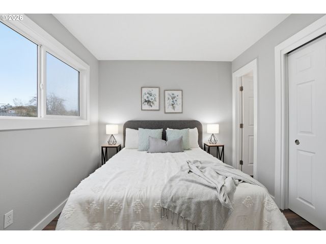 17745 Ne WASCO St, Portland, OR 97230