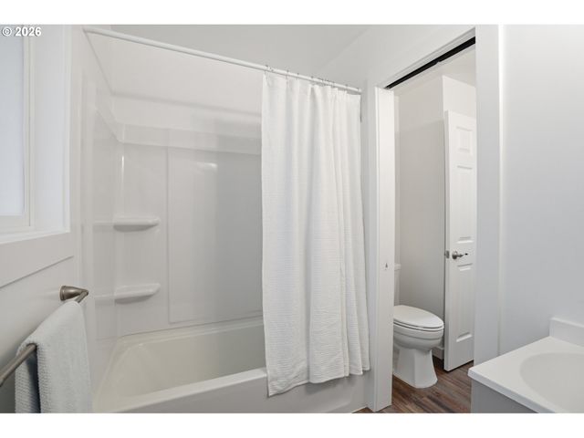 17745 Ne WASCO St, Portland, OR 97230