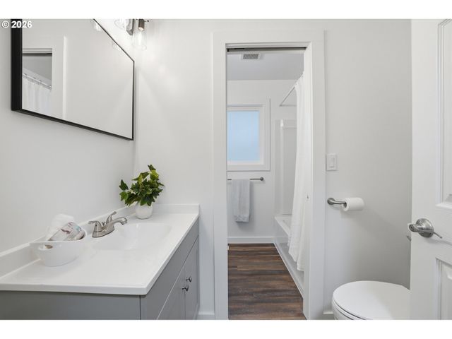 17745 Ne WASCO St, Portland, OR 97230