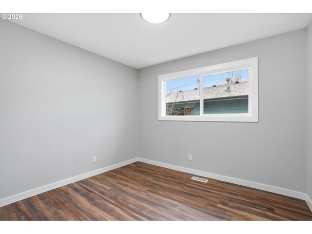 17745 Ne WASCO St, Portland, OR 97230