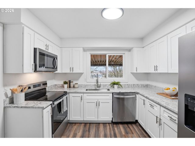 17745 Ne WASCO St, Portland, OR 97230