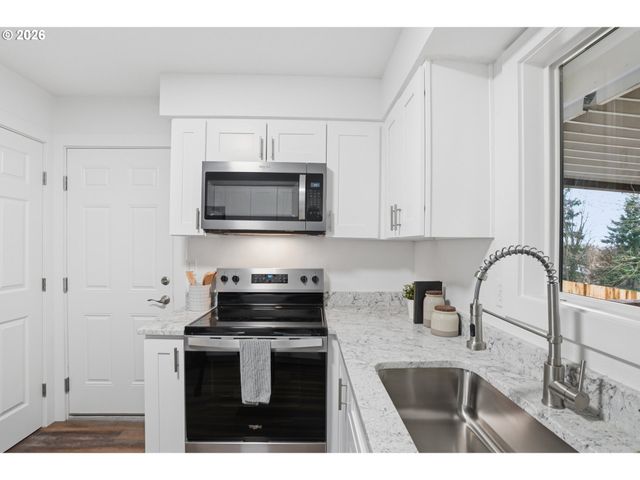 17745 Ne WASCO St, Portland, OR 97230