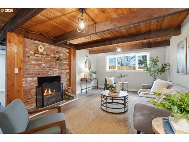 17745 Ne WASCO St, Portland, OR 97230