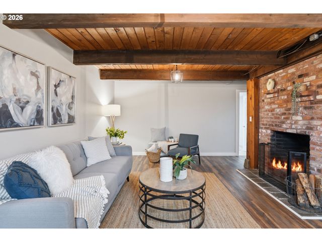 17745 Ne WASCO St, Portland, OR 97230