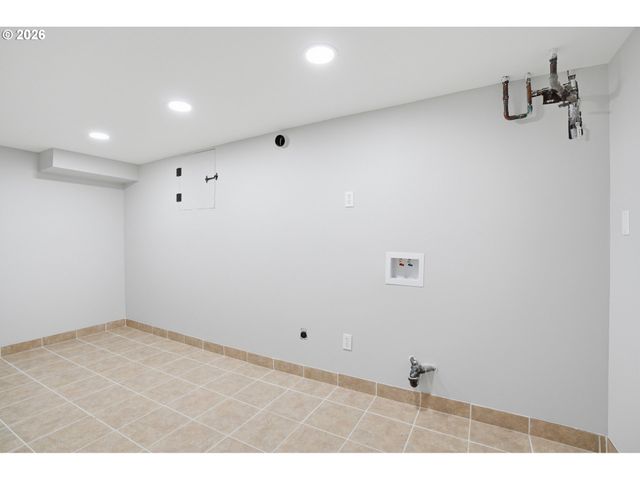 17745 Ne WASCO St, Portland, OR 97230