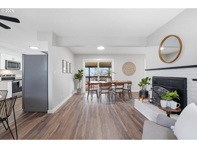 17745 Ne WASCO St, Portland, OR 97230