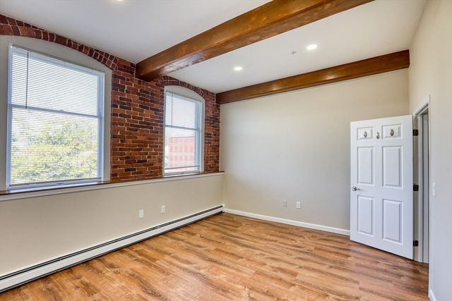 402 River St 4C, Haverhill, MA 01832