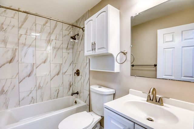 402 River St 4C, Haverhill, MA 01832