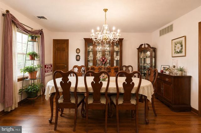 19 PINE TAVERN RD, Elmer, NJ 08318