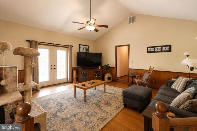 19 PINE TAVERN RD, Elmer, NJ 08318