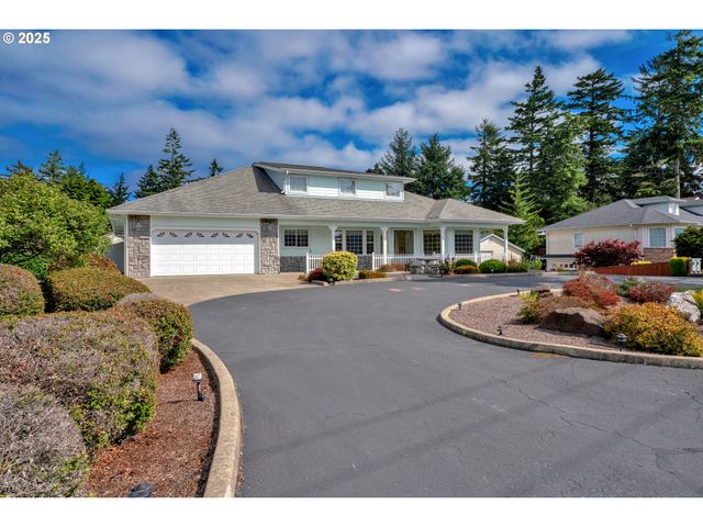 2155 9TH St, Florence, OR 97439