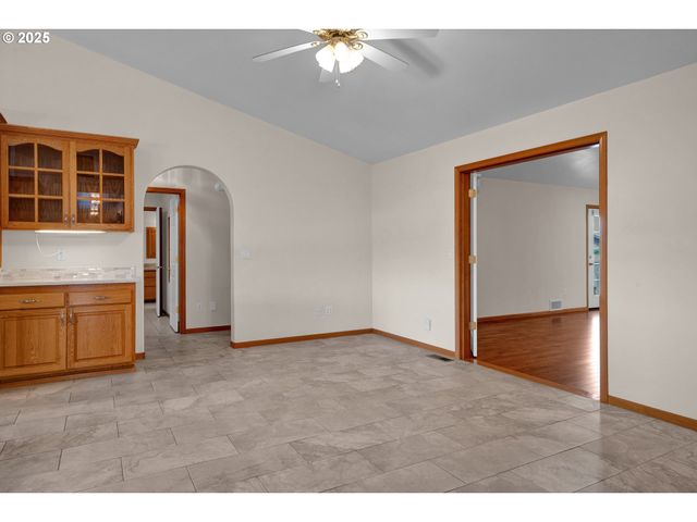 2155 9TH St, Florence, OR 97439