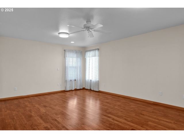 2155 9TH St, Florence, OR 97439