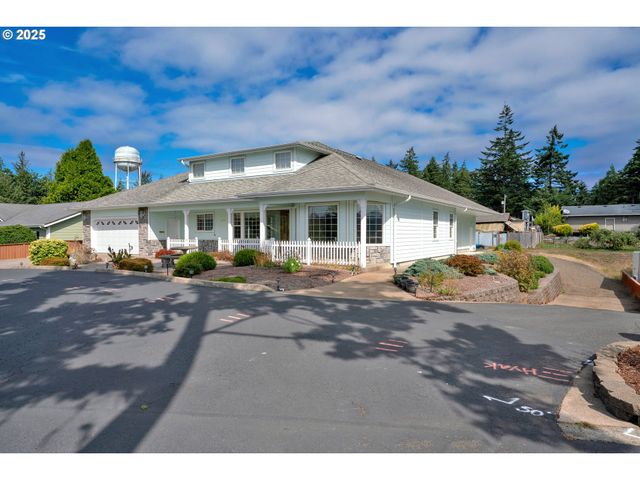 2155 9TH St, Florence, OR 97439
