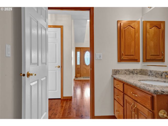 2155 9TH St, Florence, OR 97439